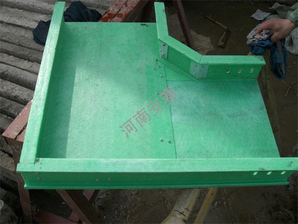 玻璃鋼電纜橋架